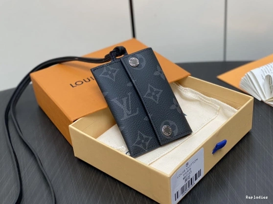 Fake Louis Bags Holder Necklace-7.6*10*0.5CM Card LOUIS VUITTON 0811